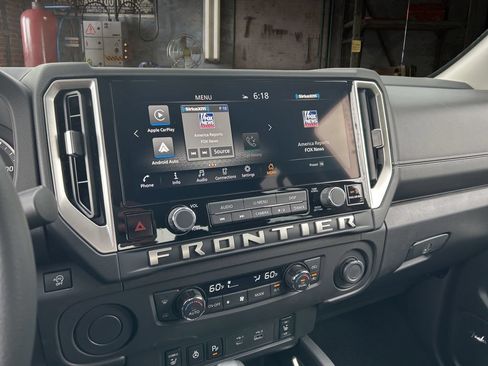 Used 2025 Nissan Frontier SV w/ SV Convenience Package RWD image 24