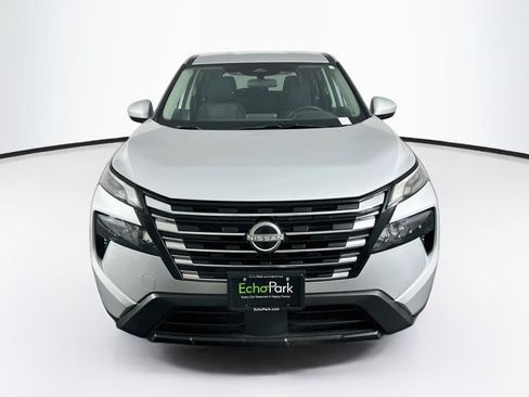 Used 2025 Nissan Rogue SV FWD image 2