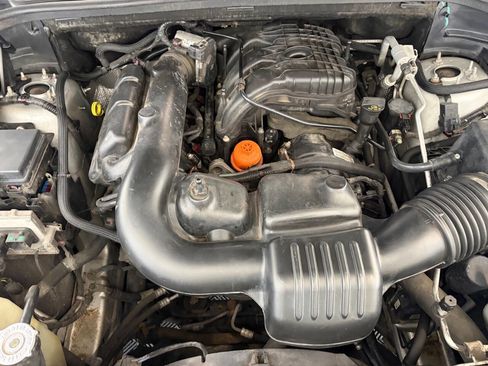 Used 2011 Jeep Grand Cherokee Laredo image 30