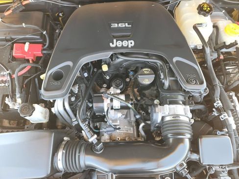Used 2021 Jeep Wrangler Unlimited Sport AWD/4WD image 29