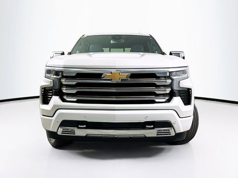 Used 2022 Chevrolet Silverado 1500 High Country w/ High Country Premium Package AWD/4WD image 5