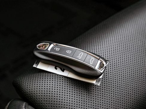 Used 2021 Porsche Taycan image 55