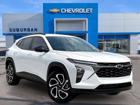 Used 2025 Chevrolet Trax RS w/ Driver Confidence Package FWD image 2