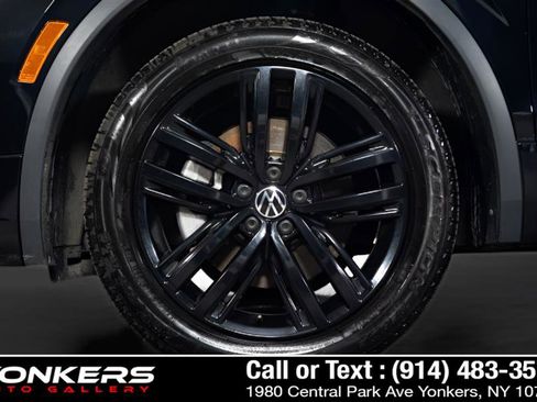 Used 2022 Volkswagen Tiguan SE R-Line image 26