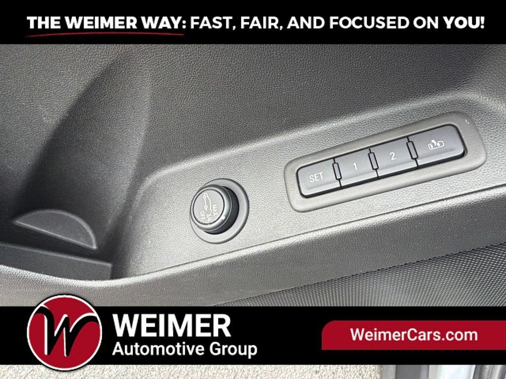 Used 2023 Chevrolet Equinox Premier AWD/4WD image 24