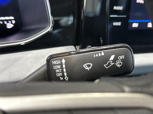 Used 2025 Volkswagen Jetta SE FWD image 23