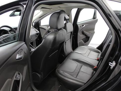 Used 2018 Ford Focus Titanium w/ Titanium Technology Package FWD image 25