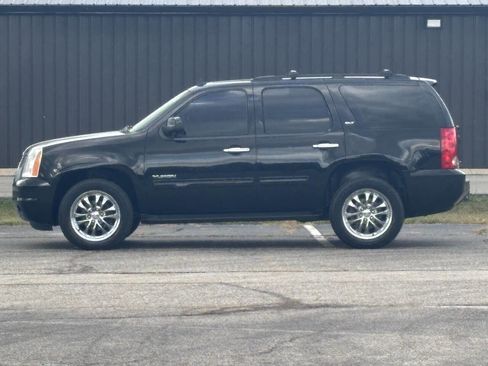 Used 2011 GMC Yukon SLT w/ SLT-2 Equipment Package image 1