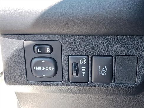 Used 2018 Toyota RAV4 SE AWD/4WD image 15