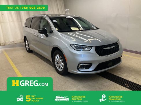 Used 2024 Chrysler Pacifica Touring-L image 1