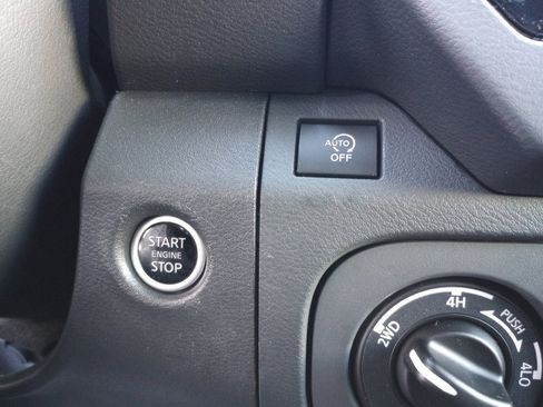 Used 2025 Nissan Frontier PRO-4X image 20