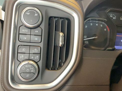 Used 2019 GMC Sierra 1500 SLT w/ SLT Premium Plus Package AWD/4WD image 18