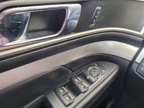 Used 2017 Ford Explorer XLT AWD/4WD image 27