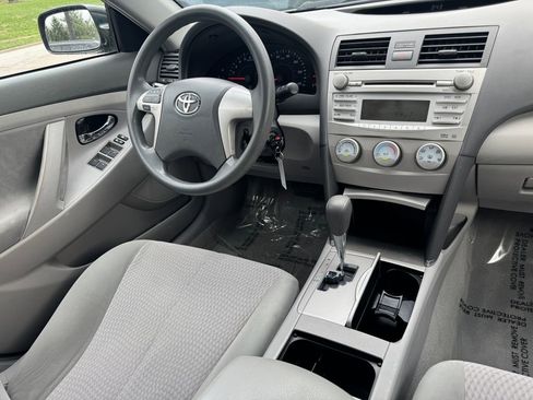 Used 2010 Toyota Camry LE image 18