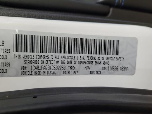 Used 2019 Jeep Grand Cherokee Laredo AWD/4WD image 33