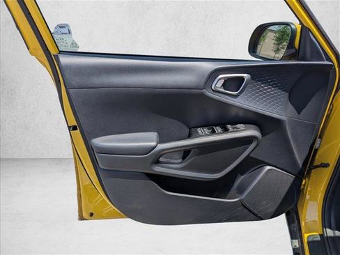 Used 2020 Kia Soul S FWD image 18