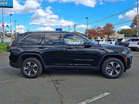 Used 2023 Jeep Grand Cherokee 4WD 4xe w/ Luxury Tech Group II image 8