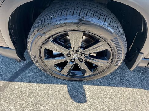 Certified 2025 Honda Pilot Black Edition image 41