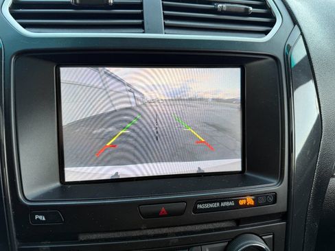 Used 2016 Ford Explorer XLT w/ Equipment Group 202A image 20