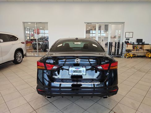 Used 2022 Nissan Altima 2.5 SV w/ SV Premium Package image 4