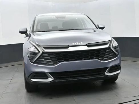 Used 2025 Kia Sportage LX FWD image 3