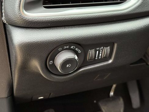 New 2026 Chrysler Pacifica Limited w/ Uconnect Theater Family Group AWD/4WD image 34