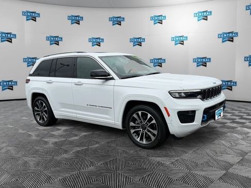 Used 2022 Jeep Grand Cherokee Overland w/ Advanced Protech Group III AWD/4WD image 8