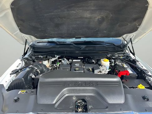 Used 2024 RAM 2500 Tradesman w/ Chrome Appearance Group image 32