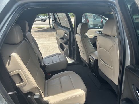 Used 2023 Chevrolet Traverse LT w/ LT Premium Package FWD image 20