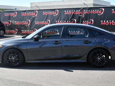 Used 2025 Honda Civic Sport image 4