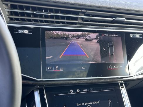 Used 2025 Audi Q7 2.0T Premium w/ Convenience Plus Package image 16