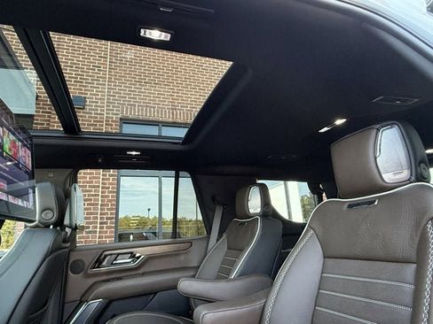Used 2025 GMC Yukon Denali Ultimate image 18