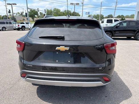 Used 2025 Chevrolet Trax LT FWD image 22