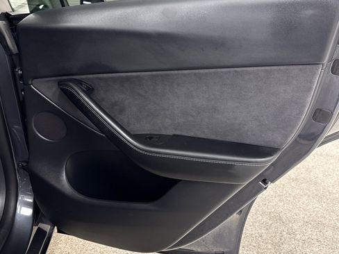 Used 2021 Tesla Model Y Long Range image 14