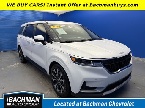 Used 2024 Kia Carnival EX image 1