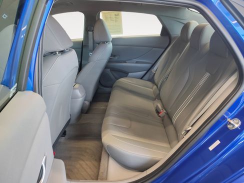 Used 2023 Hyundai Elantra SEL w/ Convenience Package FWD image 24