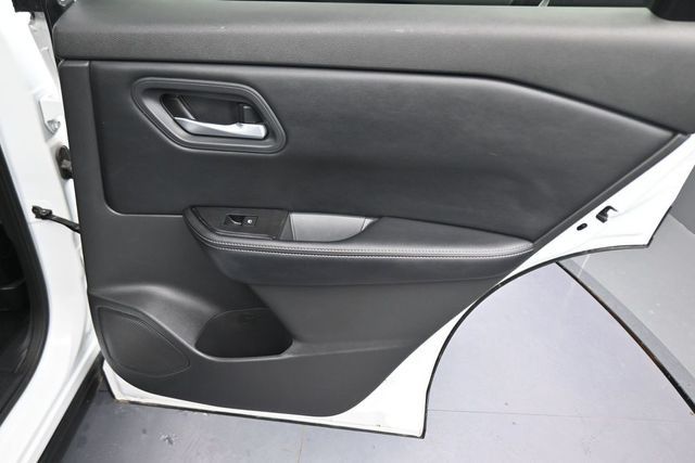 Used 2024 Nissan Rogue SV FWD image 15