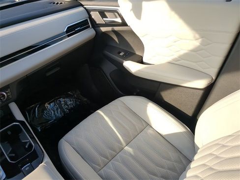 New 2025 Mitsubishi Outlander AWD image 19