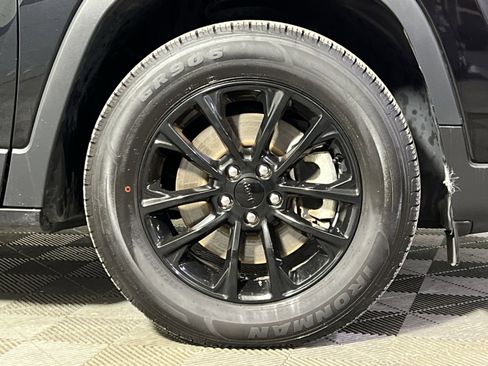 Used 2023 Jeep Cherokee Altitude Lux image 10