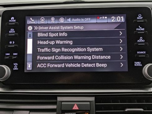 Used 2018 Honda Accord Touring image 9