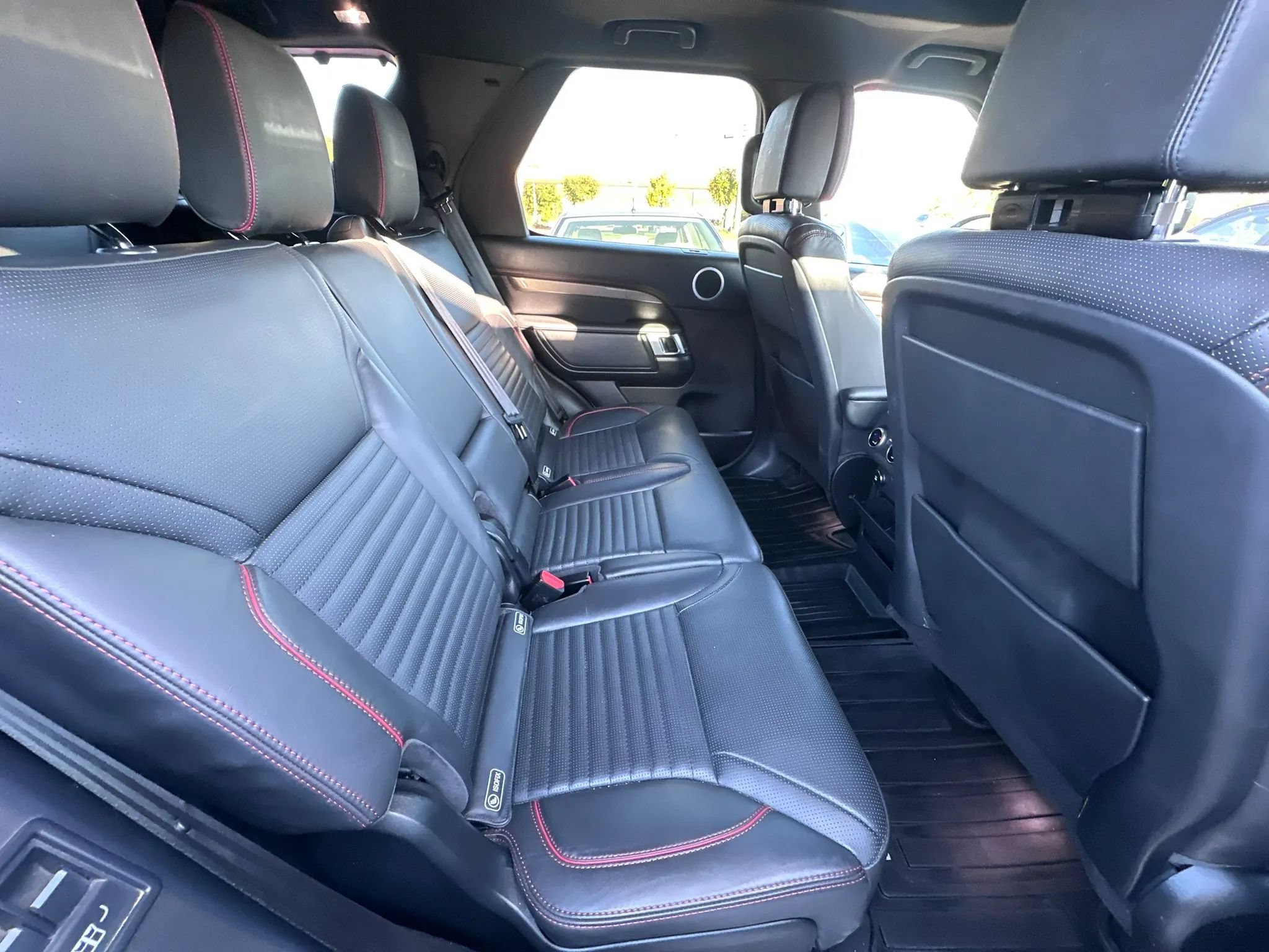 Used 2018 Land Rover Discovery HSE Luxury AWD/4WD image 24