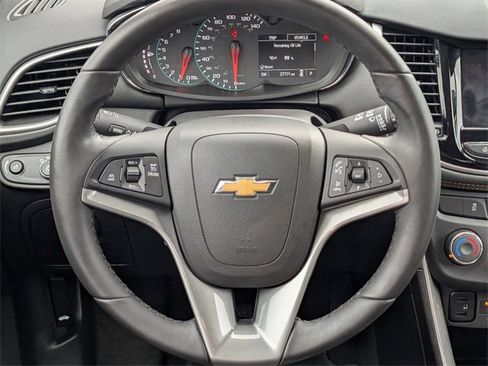 Used 2022 Chevrolet Trax LT w/ LT Convenience Package image 10