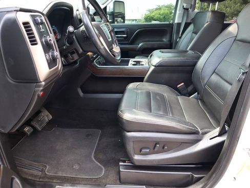 Used 2018 GMC Sierra 2500 Denali w/ Duramax Plus Package AWD/4WD image 14