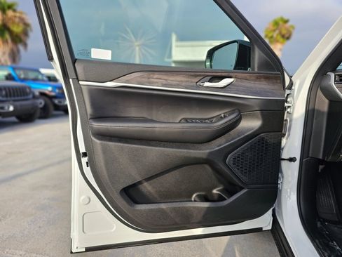 New 2026 Jeep Grand Cherokee L 2WD image 19