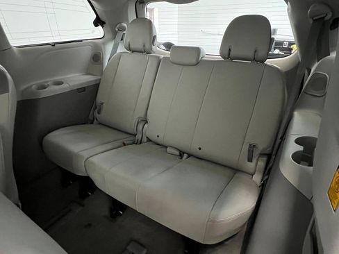 Used 2013 Toyota Sienna Limited w/ Premium Pkg AWD/4WD image 10