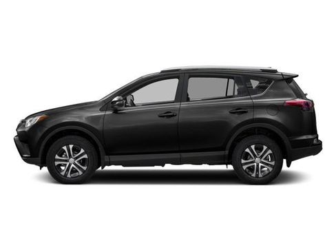 Used 2018 Toyota RAV4 LE FWD image 4