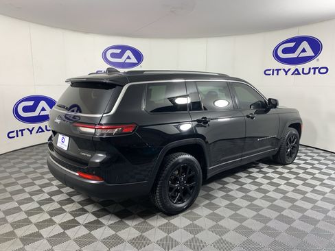 Used 2023 Jeep Grand Cherokee L Limited AWD/4WD image 3