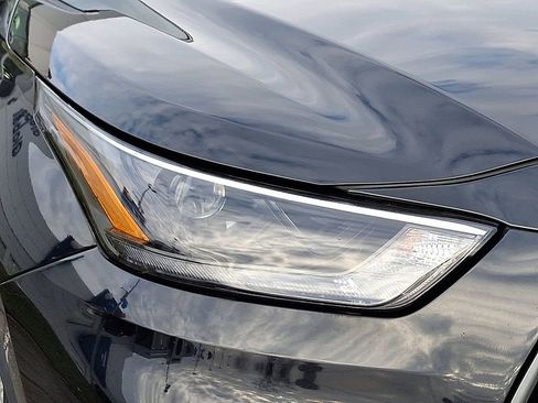 Used 2022 Toyota Highlander XLE image 10
