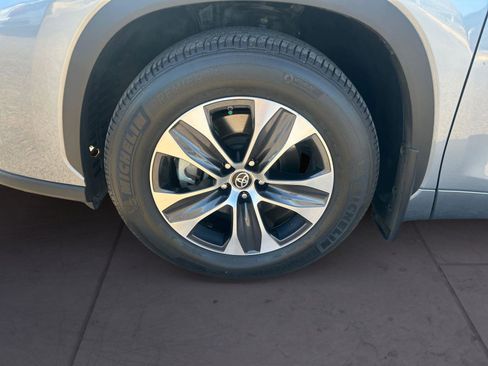 Used 2023 Toyota Highlander XLE image 14