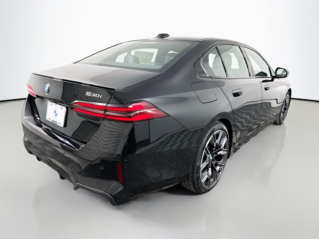 Used 2027 BMW 530i w/ M Sport Package RWD image 5